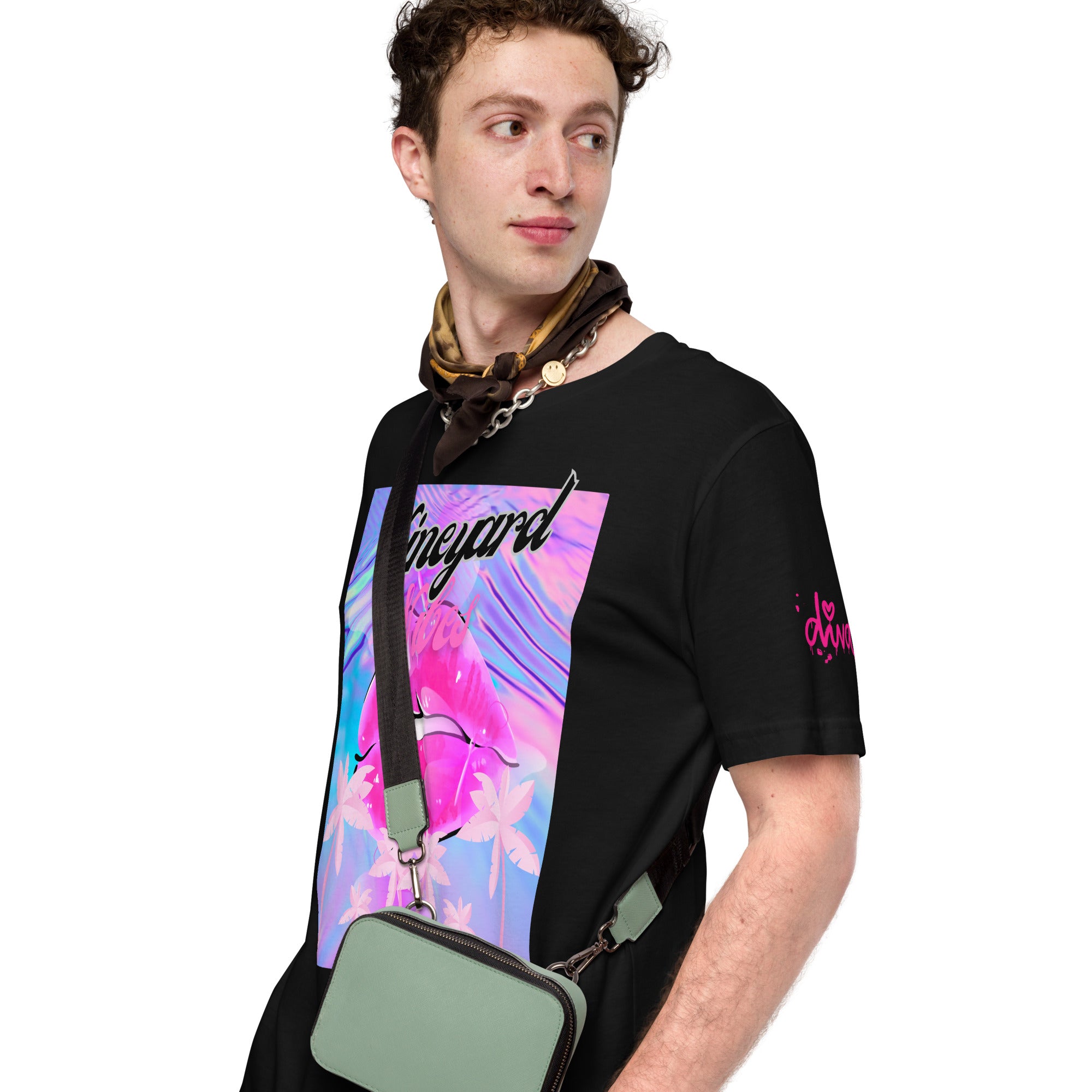 Vineyard Vibes Pink Palm Tree Print Diva Kiss - Unisex t-shirt